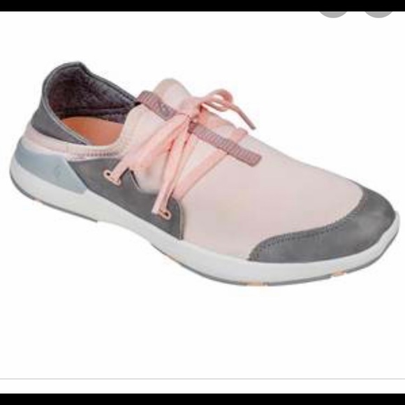 olukai tennis shoes